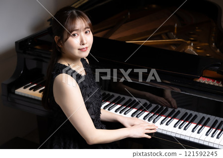 美麗的日本女鋼琴家 美麗的日本女鋼琴家 121592245