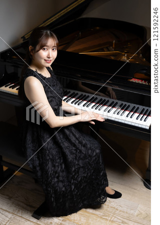 美麗的日本女鋼琴家 美麗的日本女鋼琴家 121592246