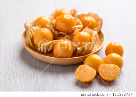 Cape gooseberry, Golden berry (Physalis peruviana) on white background, Healthy fruit 121592784
