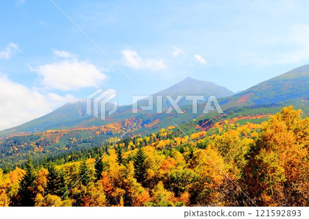 Hokkaido Travelogue - Tokachi Mountain Range in early October - Tokachi Mountain Range in autumn - Tokachi Mountain Range with autumn leaves - Tokachi Mountain Range from Bougakudai Hokkaido Travelogue - Tokachi Mountain Range in early October - Tokachi Mountain Range in autumn - Tokachi Mountain Range with autumn leaves - Tokachi Mountain Range from Bougakudai 121592893