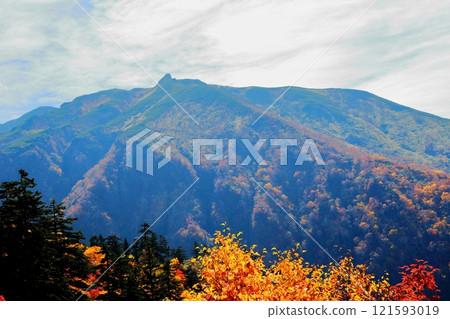 Hokkaido Travelogue | The Tokachi Mountain Range in early October | Tokachi Mountain Range in Autumn | Tokachi Mountain Range with Autumn Leaves | The Tokachi Mountain Range from Tokachi Mountain Hot Springs Hokkaido Travelogue | The Tokachi Mountain Range in early October | Tokachi Mountain Range in Autumn | Tokachi Mountain Range with Autumn Leaves | The Tokachi Mountain Range from Tokachi Mountain Hot Springs 121593019