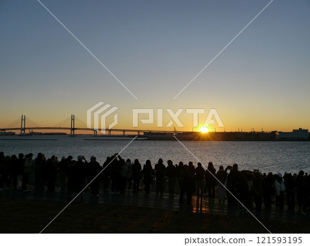 橫濱港大棧橋國際客運碼頭的第一縷日出 121593195