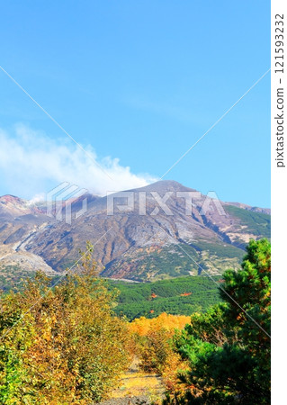 Hokkaido Travelogue - Tokachi Mountain Range in early October - Tokachi Mountain Range in autumn - Tokachi Mountain Range with autumn leaves - Tokachi Mountain Range from Bougakudai 121593232
