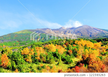 Hokkaido Travelogue - Tokachi Mountain Range in early October - Tokachi Mountain Range in autumn - Tokachi Mountain Range with autumn leaves - Tokachi Mountain Range from Bougakudai Hokkaido Travelogue - Tokachi Mountain Range in early October - Tokachi Mountain Range in autumn - Tokachi Mountain Range with autumn leaves - Tokachi Mountain Range from Bougakudai 121593263