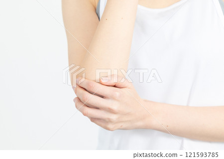 女人覺得手肘疼痛 01 121593785