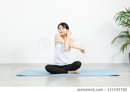 亞洲女人伸展 01 121593788