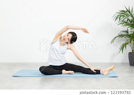 亞洲女人伸展 03 121593792