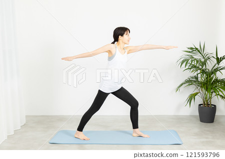 亞洲女人伸展 06 121593796