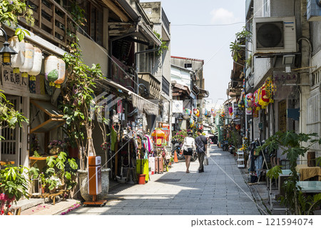The old building view of Shennong Street in Tainan, Taiwan, has become a hub of culture creation and art distribution in recent years. The old building view of Shennong Street in Tainan, Taiwan, has become a hub of culture creation and art distribution in recent years. 121594074