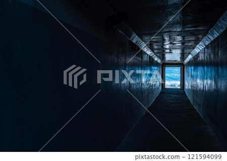 我可以看到黑暗隧道盡頭的大海， 121594099