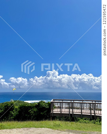 Ocean view and paragliding from the park 121595472