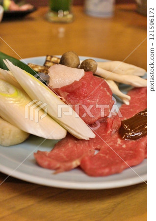 日本料理櫻火鍋的食材 日本料理櫻火鍋的食材 121596172