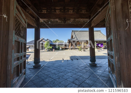 The main hall of Daidouji Temple, Nagahama City The main hall of Daidouji Temple, Nagahama City 121596583