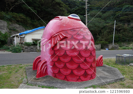 Near Hongo Bridge, which connects Kakiura Island and Sakito Island, the Fish Bus Stop and Imadomari Madai Bus Stop (Saikai City, Nagasaki Prefecture) 121596980