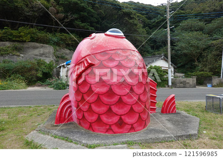 Near Hongo Bridge, which connects Kakiura Island and Sakito Island, the Fish Bus Stop and Imadomari Madai Bus Stop (Saikai City, Nagasaki Prefecture) 121596985