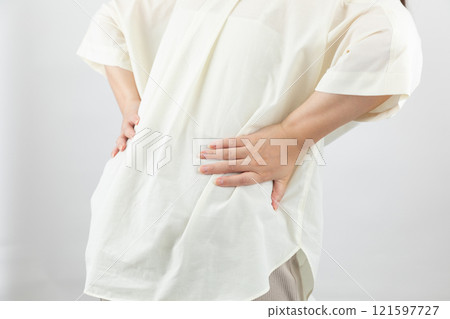 Woman feeling lower back pain 01 121597727