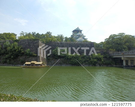 大阪城和船風景 121597775