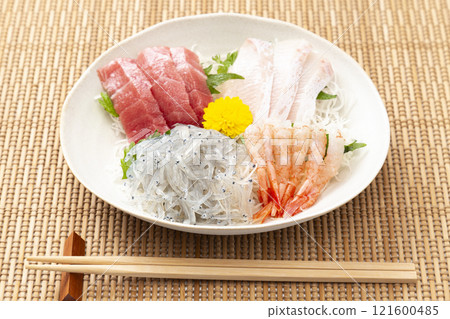 Assorted sashimi on a table 121600485