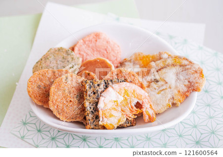 Seafood Bite-sized Rice Crackers 121600564