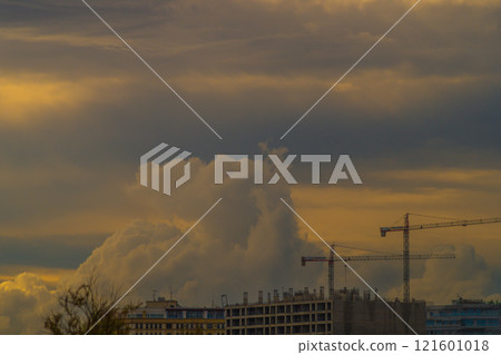 Huge storm clouds are approaching the city from the side of new buildings with taps, weather phenomena, the surrounding world Huge storm clouds are approaching the city from the side of new buildings with taps, weather phenomena, the surrounding world 121601018