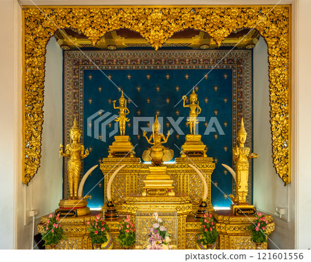 The five guardian deities enshrined at the Bangkok City Pillar Shrine represent the Buddhist art of the early Rattanakosin period in Thailand. 121601556