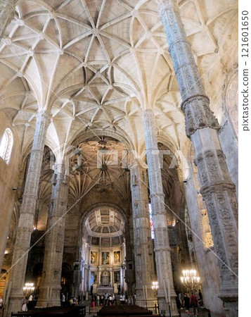世界遺產熱羅尼莫斯修道院教堂內部（葡萄牙里斯本） 121601650