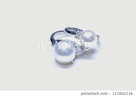 Platinum diamond ring and platinum pearl ring 121602216