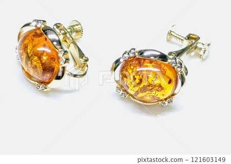 Golden amber earrings 121603149