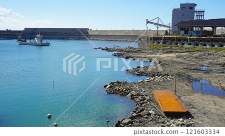 Damage caused by the Noto Peninsula earthquake (Uplift of Kaiso fishing port in Wajima City, Ishikawa Prefecture) Damage caused by the Noto Peninsula earthquake (Uplift of Kaiso fishing port in Wajima City, Ishikawa Prefecture) 121603334