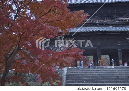 南禪寺院內、紅葉、三門、石階 1 121603678