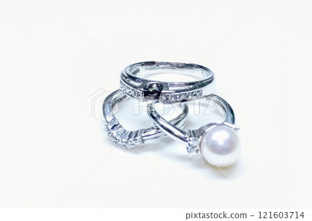 Diamond, pearl and alexandrite ring 121603714