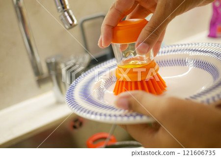 An Extremely Effective Cleaning Tool Specifically Designed for Kitchen Utensils and Bowls An Extremely Effective Cleaning Tool Specifically Designed for Kitchen Utensils and Bowls 121606735