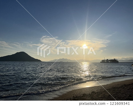 日落和一艘船 日落和一艘船 121609341