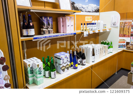 Kamiya Onsen souvenir corner, sake, winter night, Kiyomoto, Uonuma City, Niigata Prefecture 121609375