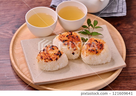 Miso grilled rice balls, miso grilled rice balls, grilled rice balls, miso flavor. 121609641