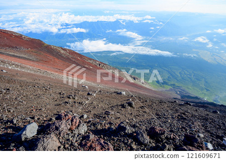從富士山九合目看到的青木原樹海 121609671