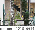 Entrance with a front door 121610914