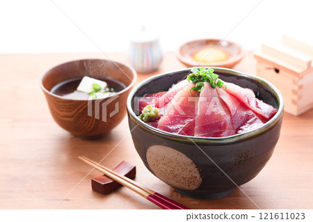 Nanki Katsuura Port Tuna Bowl (Raw Bigeye Tuna) Red Meat, Medium Fatty Tuna Nanki Katsuura Port Tuna Bowl (Raw Bigeye Tuna) Red Meat, Medium Fatty Tuna 121611023
