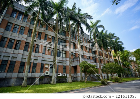 國立台灣大學「吃屋館」（台灣台北市） 121611055