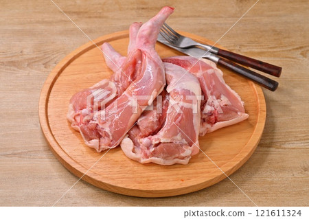 Note: This is raw, uncooked meat. Christmas roast chicken, chicken thighs and thighs on the bone for roast legs Note: This is raw, uncooked meat. Christmas roast chicken, chicken thighs and thighs on the bone for roast legs 121611324