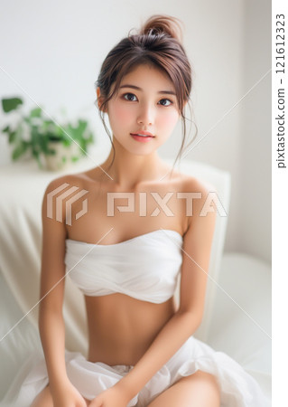 穿著白色吊帶背心的女人_美女圖片_2 121612323