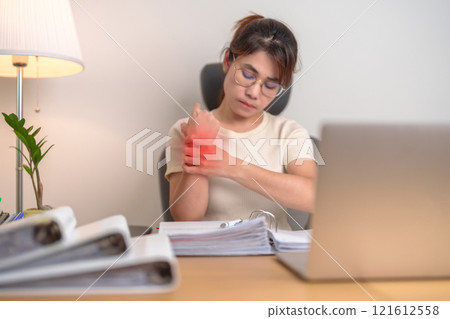 Woman having wrist pain when using laptop computer and mouse during working long time on workplace. De Quervain s tenosynovitis, rheumatism ergonomic, Carpal Tunnel Syndrome or Office syndrome concept Woman having wrist pain when using laptop computer and mouse during working long time on workplace. De Quervain s tenosynovitis, rheumatism ergonomic, Carpal Tunnel Syndrome or Office syndrome concept 121612558