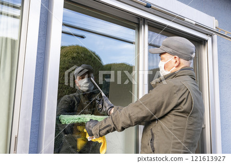 由專家清潔玻璃 121613927