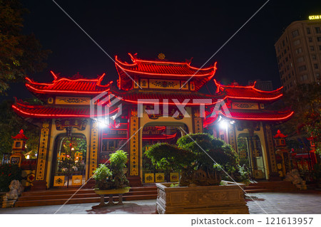 beautiful luxury chinese temple in the evening 121613957