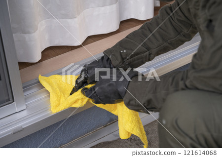 Sash rail cleaning by a cleaning company Sash rail cleaning by a cleaning company 121614068