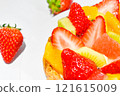 採用新鮮草莓製作的水果塔 121615009