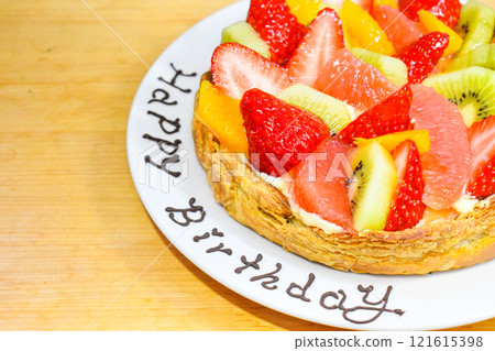 生日盤上的水果餡餅 121615398