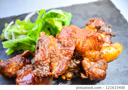 美味的甜辣紅燒排骨 121615400