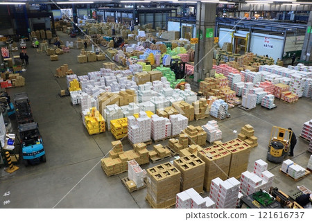Ota Market at the end of the year: piles of cardboard boxes containing fruits and vegetables 121616737