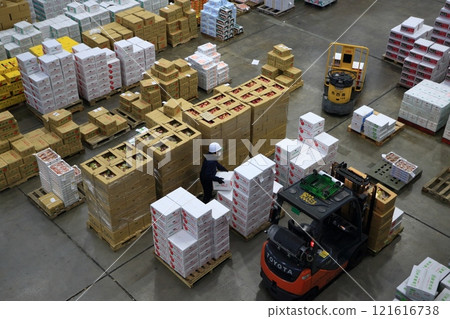 Ota Market at the end of the year: piles of cardboard boxes containing fruits and vegetables Ota Market at the end of the year: piles of cardboard boxes containing fruits and vegetables 121616738